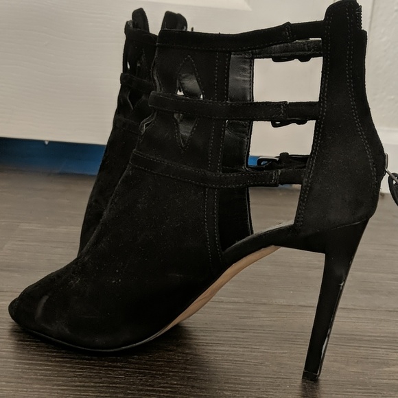 Heels - Picture 3 of 4